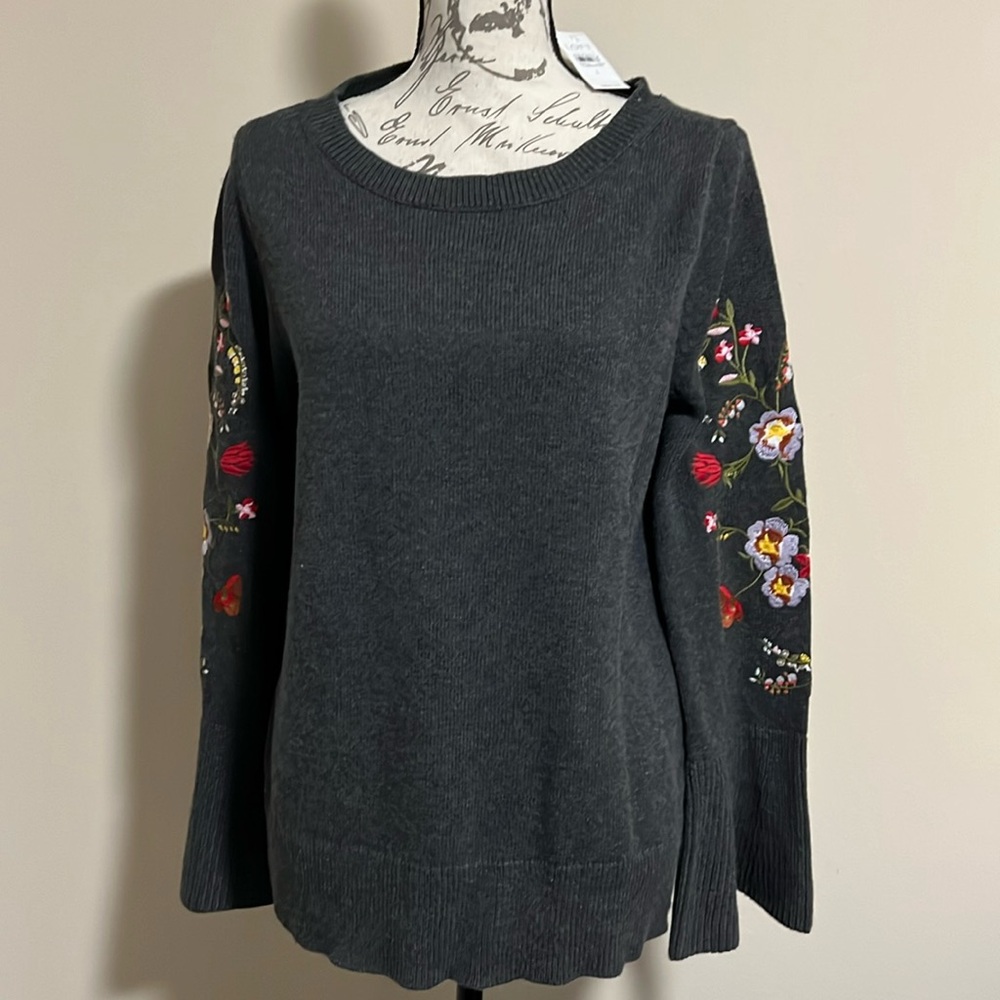 Beautiful sweater NWT